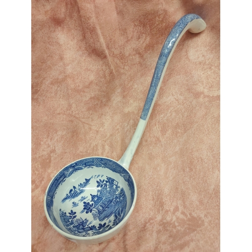 10 - Lovely Staffordshire soup ladle with a Chinese inspired blue and white decoration early 19th  Centur... 