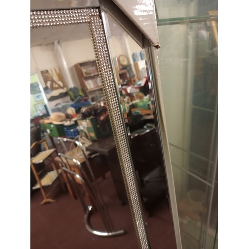 1032A - BRAND NEW BEVELLED/ DIAMONTE MIRROR.
130 X 40 CM.
RRP £26.99