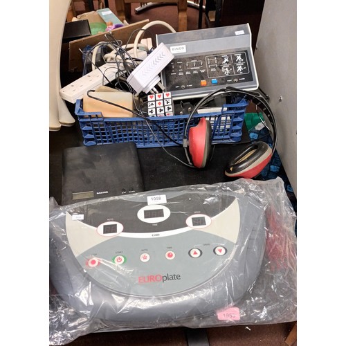 1058 - Mixed electrical bundle including retro TV tennis game, extension leads, Europlate and headphones pl... 