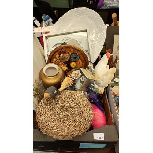 1065 - Lovely decorative joblot including a ceramic chicken plaque, 3 flying witch models, a large turkey s... 