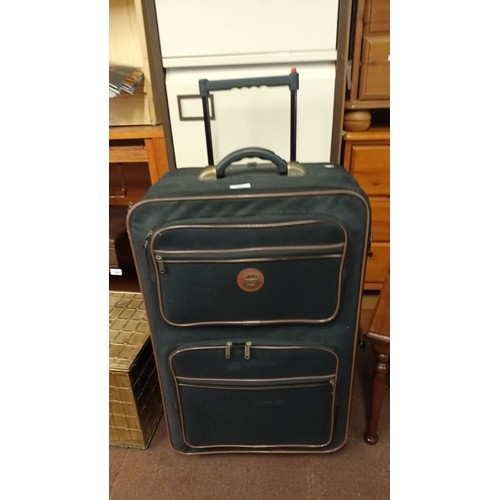 1087 - Smart Constellation black pull along suitcase with many pockets