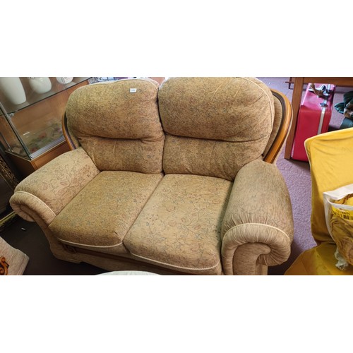 1102 - Lovely traditional style 2 seater sofa in good condition