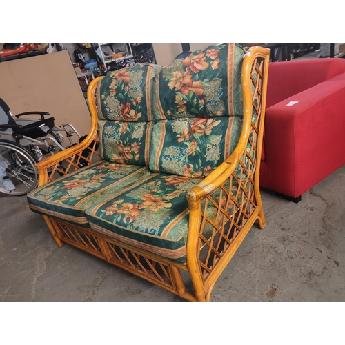 268 - GOOD CLEAN CONDITION LOVELY CANE 2 SEATER CONSERVATORY 2 SEATER COMFORTABLE CHAIR