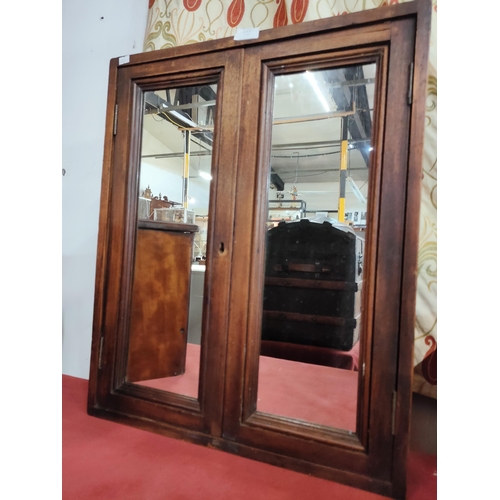 417 - 610 x 500 x 115Fabulous vintage mirror fronted 2 door cabinet