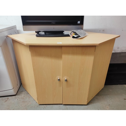 982 - BEECH COMPUTER DESK WITH CUPBOARD SPACE AND PULL OUT LAPTOP SHELF.
APPROX 125CM WIDTH.