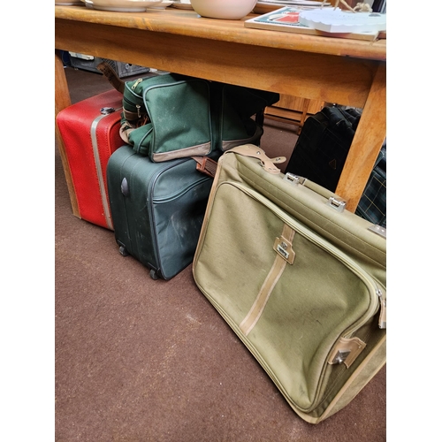 1131 - 5 assorted suitcases including Antler and Constellation. A very useful bundle