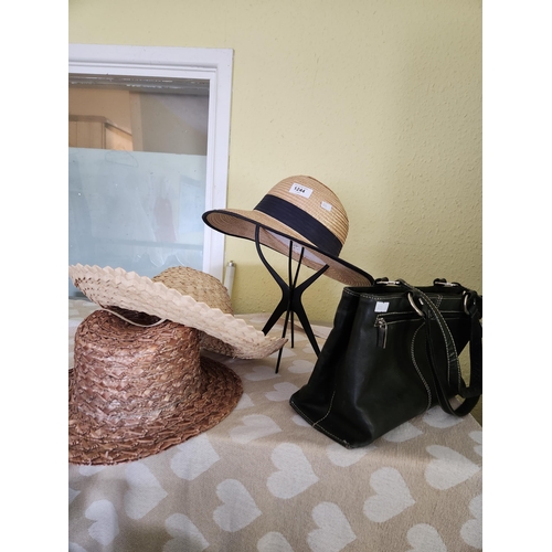 1244 - Lovely selection of 3 straw hats with stand and a black handbag