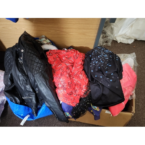 1259 - Huge job lot of ladies clothes including Top Shop and Principals, in a variety of sizes