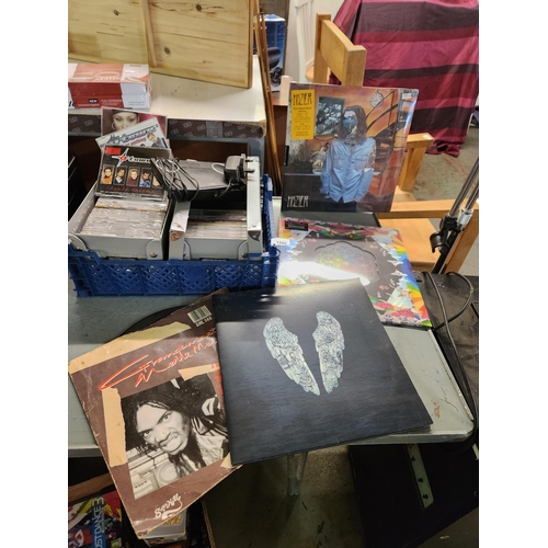 1286 - A selection of vinyl LP's including Coldplay together with a large selection of CD's and a Logik3 sm... 