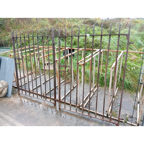 41 - AMAZING ANTIQUE HAND FORGED CAST IRON DOUBLE GATES.
APPROX 110 CM EACH GATE.