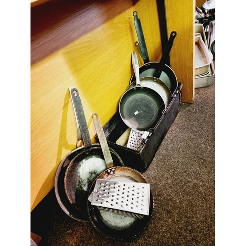 27 - LARGE COLLECTION OF QUALITY CATERING PANS AND OTHER ITEMS.