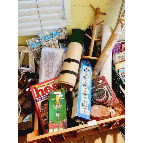 61 - LARGE COLLECTION OF ITEMS INCLUDING BRAND NEW POKER GAME, BROOM HOLDER, DOG BOOKS, WOODEN CAT COASTE... 