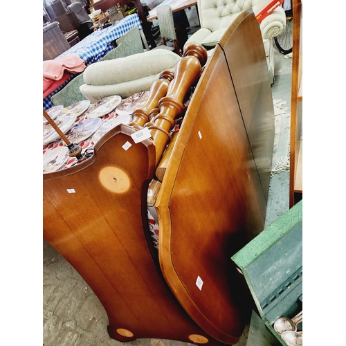 509 - DINING TABLE EXCELLENT CONDITION . CENTRAL LEAF IS THERE 
95CM  X 200 CM OPEN