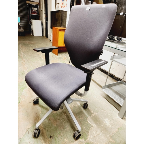 537 - ORANGE BOX X10 OFFICE CHAIR IN VERY GOOD CONDITION.
ADJUSTABLE SEAT DEPTH, SEAT HEIGHT AND ARM HEIGH... 