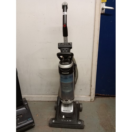 991 - HOOVER GLOBE TWIST AND STEER VACUUM CLEANER.
IN GOOD WORKING ORDER.