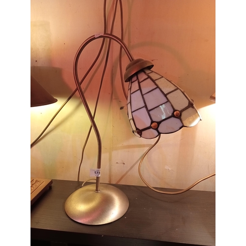 173 - Beautiful Tiffany style table lamp looking like a glass snowdrop. Very pretty