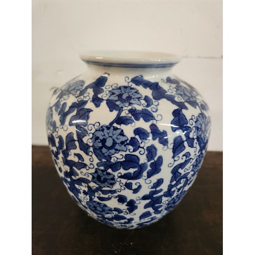 23 - Lovely blue and white Cogglesford Mill ceramic vase.