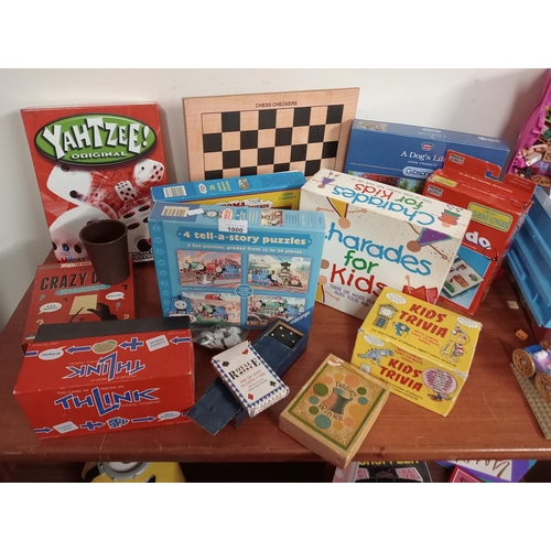 1000 - Large selection of boxed games and puzzles