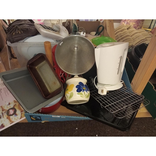 1174 - Large kitchenalia bundle including storage jars and cooking pots