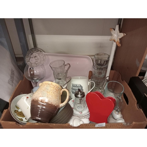 1221 - Large joblot of homeware including glass and ceramics