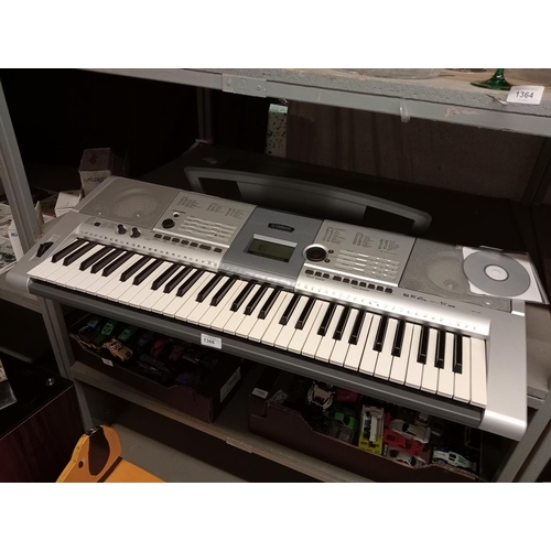 1366 - YAMAHA YPT-410 ELECTRIC KEYBOARD WITH SONG MEMORY AND MANY FEATURES. IN EXCELLENT CONDITION.