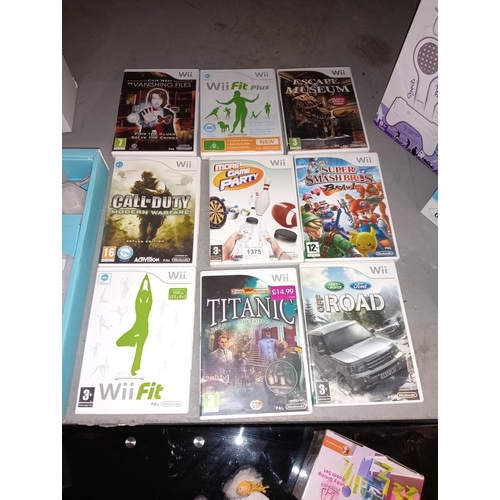 1375 - Large selection of NINTENDO Wii  games including CALL OF DUTY AND TITANIC.