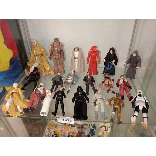 1422 - Large collection of collectable Star Wars figures.