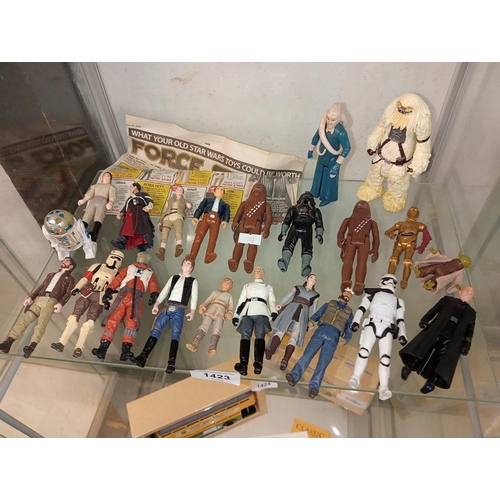 1423 - Large collection of collectable Star Wars figures.