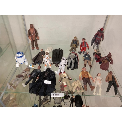 1426 - Large collection of collectable Star Wars figures.