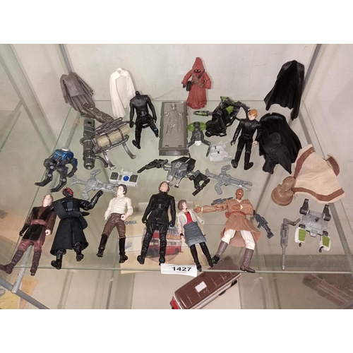 1427 - Large collection of collectable Star Wars figures.