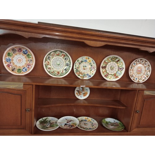 781A - Beautiful collection of collectable plates including Wedgewood calender plates and Royal Tudor ware.