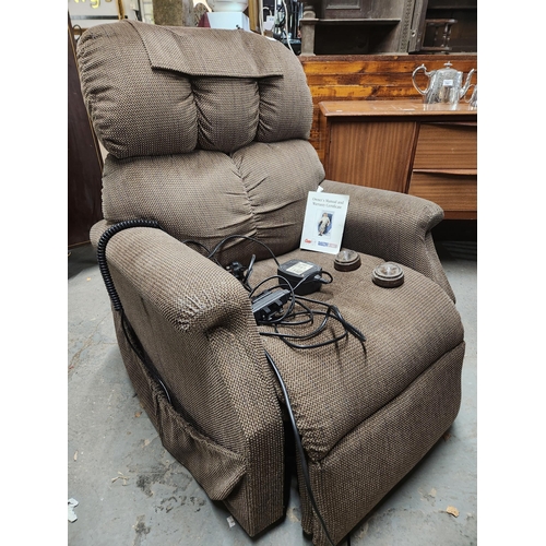 790 - Cosi electric reclining chair, in working order