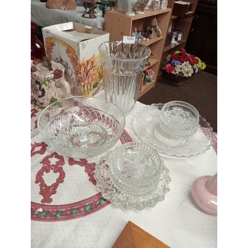 1250 - Lovely selection of glassware including bowls, dishes and a large vase