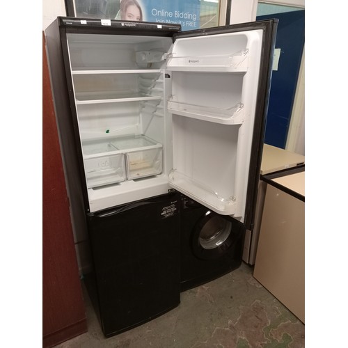 1433 - HOTPOINT RFAA52 FRIDGE FREEZER IN GOOD WORKING ORDER.
174 H X 54 W X 53 D CM