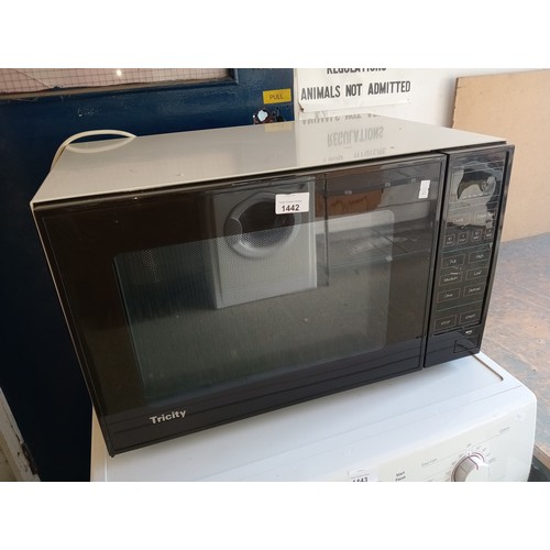 1442 - TRICITY LARGE MICROWAVE OVEN IN EXCELLENT CONDITION