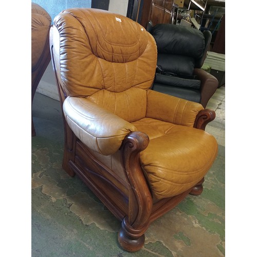 1446 - QUALITY TAN LEATHER ARMCHAIR WITH SOLID WOODEN SCROLL FRAME IN GREAT CONDITION