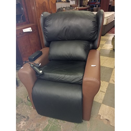 1447 - QUALITY MODERN DESIGN BROWN AND BLACK FAUX LEATHER RECLINING CHAIR IN GOOD WORKING ORDER AND EXCELLE... 