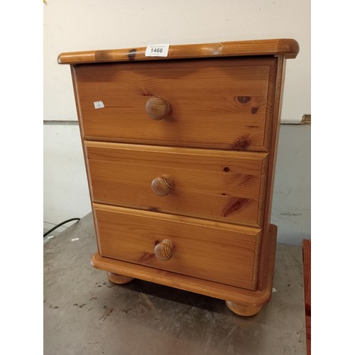 1466 - 3 DRAWER PINE BEDSIDE CABINET IN GOOD CONDITION