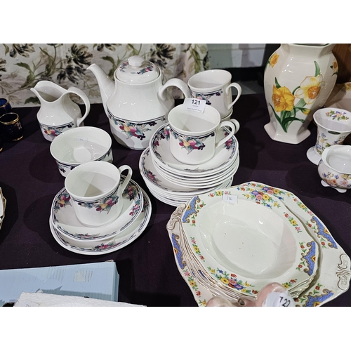 121 - Gorgeous Royal Doulton Autumn's Glory teaset complete with cups & saucers, teapot, open sugar bowl a... 
