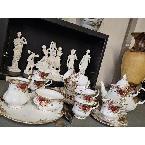 204 - IMMACULATE Royal Albert Old Country Roses complete tea set