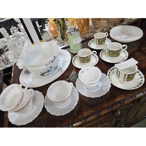 474 - Lovely ceramic collection including Midwinter retro cups and saucers, a 1950's green glass sugar sha... 