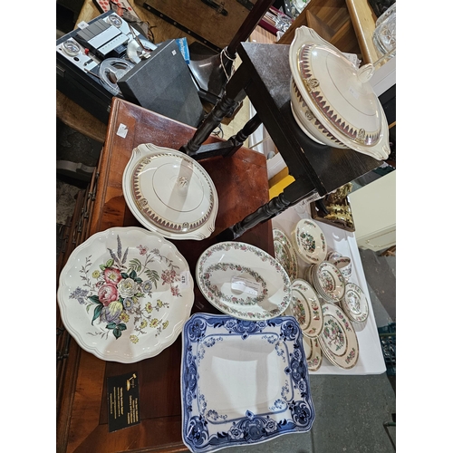 478 - Lovely selection of vintage open and lidded serving dishes