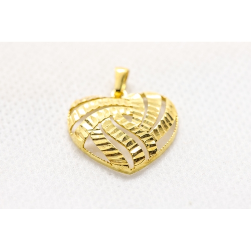 553 - Gorgeous 9ct yellow gold large heart shaped pendant, 25x20mm