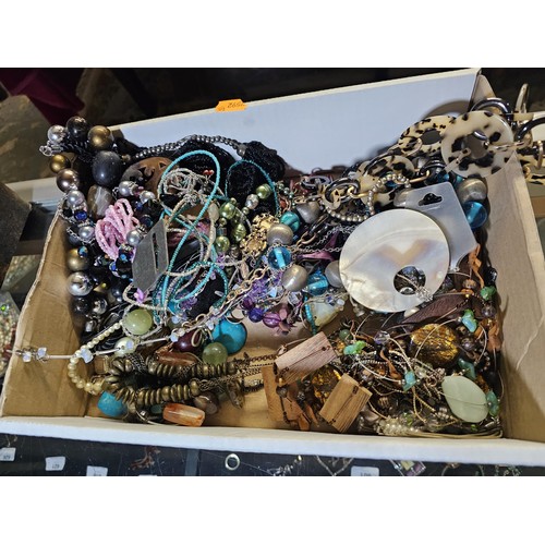 538 - very large collection of costume jewellery