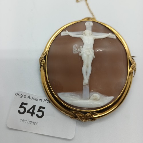 545 - Georgian yellow metal brooch with shell depicting the crucifixion excellent condition. Over 3