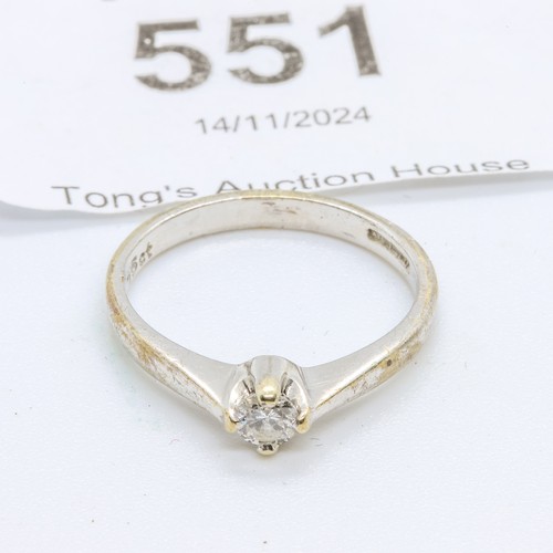 551 - Fabulous 9ct white gold round cut large solitaire diamond ring. Size I