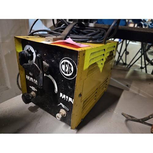 320 - CER 160 AMP ARC WELDER