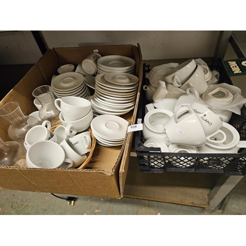 536C - JOB LOT OF QUALITY CATERING COFFEE/TEA CUPS AND SAUCERS PLUS MORE