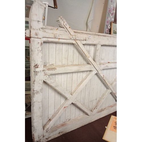 424A - |**LAST CHANCE** ANTIQUE HARDWOOD WITH IRON BRACKETS SINGLE DRIVEWAY SLATTED GATE. APPROX 295 X 170 ... 