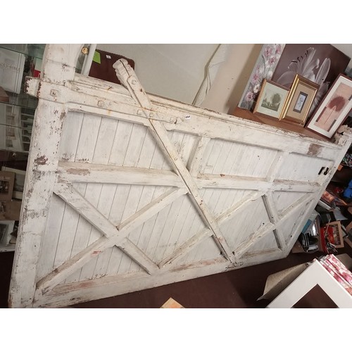 424A - |**LAST CHANCE** ANTIQUE HARDWOOD WITH IRON BRACKETS SINGLE DRIVEWAY SLATTED GATE. APPROX 295 X 170 ... 